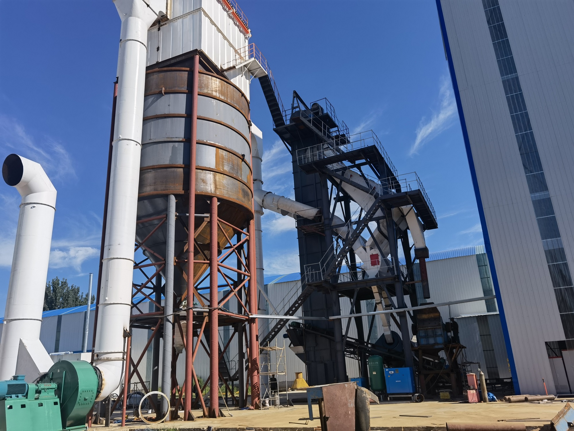 投資一套制砂樓或者一條制砂生產(chǎn)線需要考慮哪些因素呢？